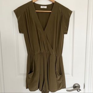 *Sold Locally* Aritzia Babaton | Corbett Silk Romper | Size: Small | EUC